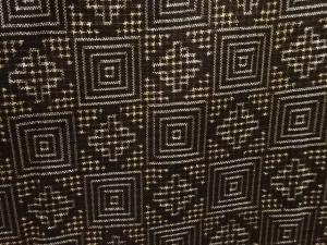 アンティーク　幾何学模様織り出し本場泥大島紬着物